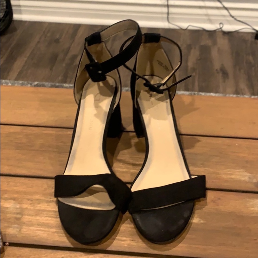Block strap heel